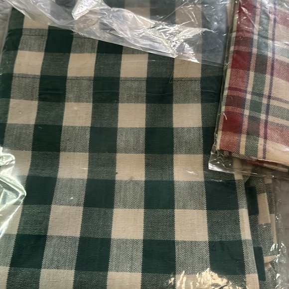 Park Imports Curtain Bundle 2 Valances & 2 Pairs of Tiers. - Picture 14 of 16